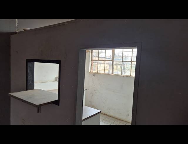 100M² BUSINESS TO LET IN MINNEBRON